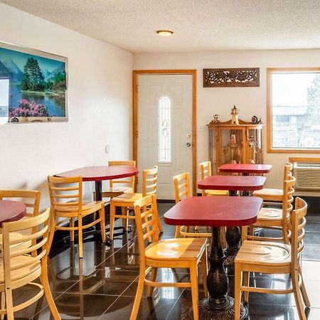Econo Lodge Inn & Suites Madras Eksteriør bilde