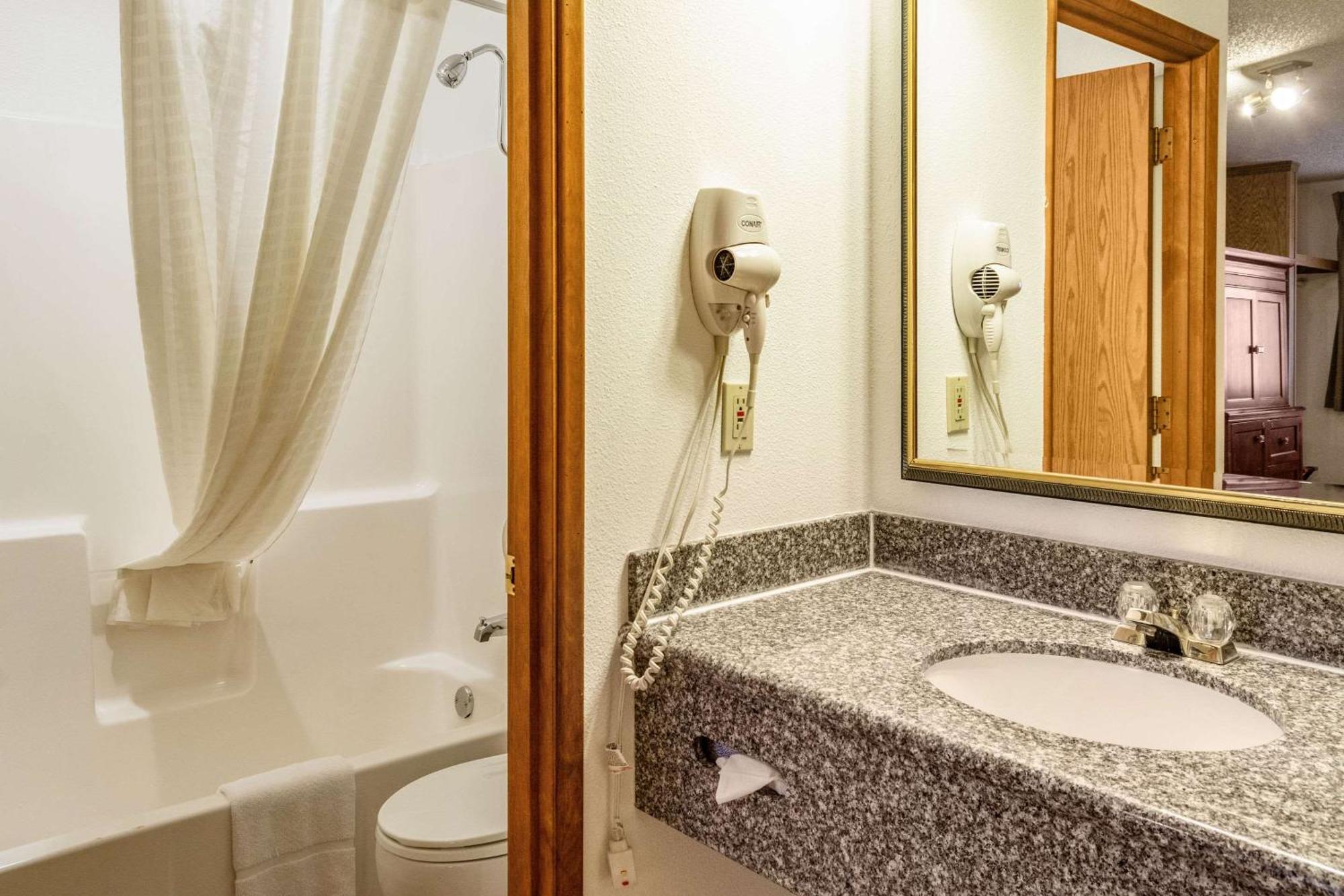 Econo Lodge Inn & Suites Madras Eksteriør bilde