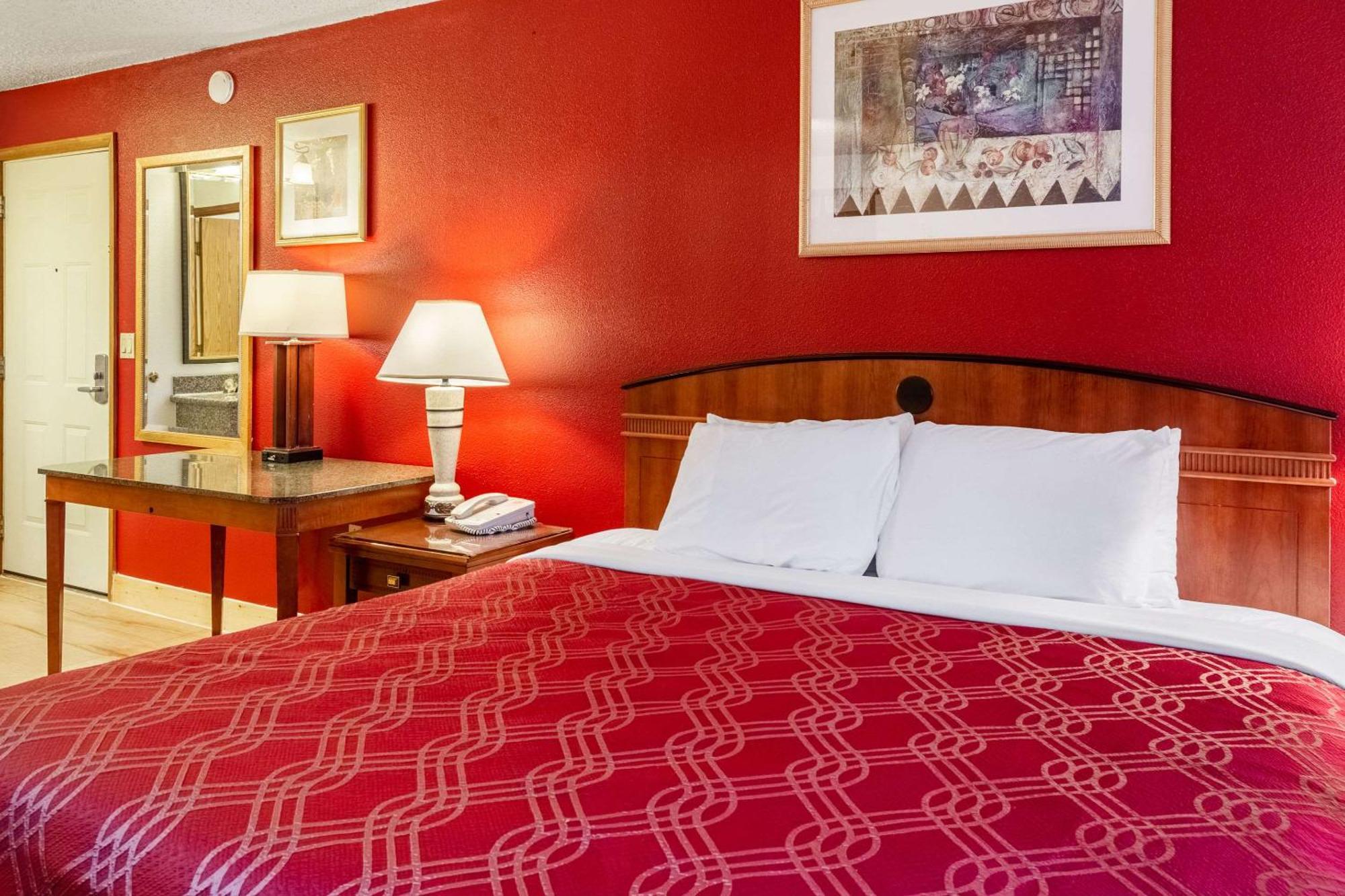 Econo Lodge Inn & Suites Madras Eksteriør bilde