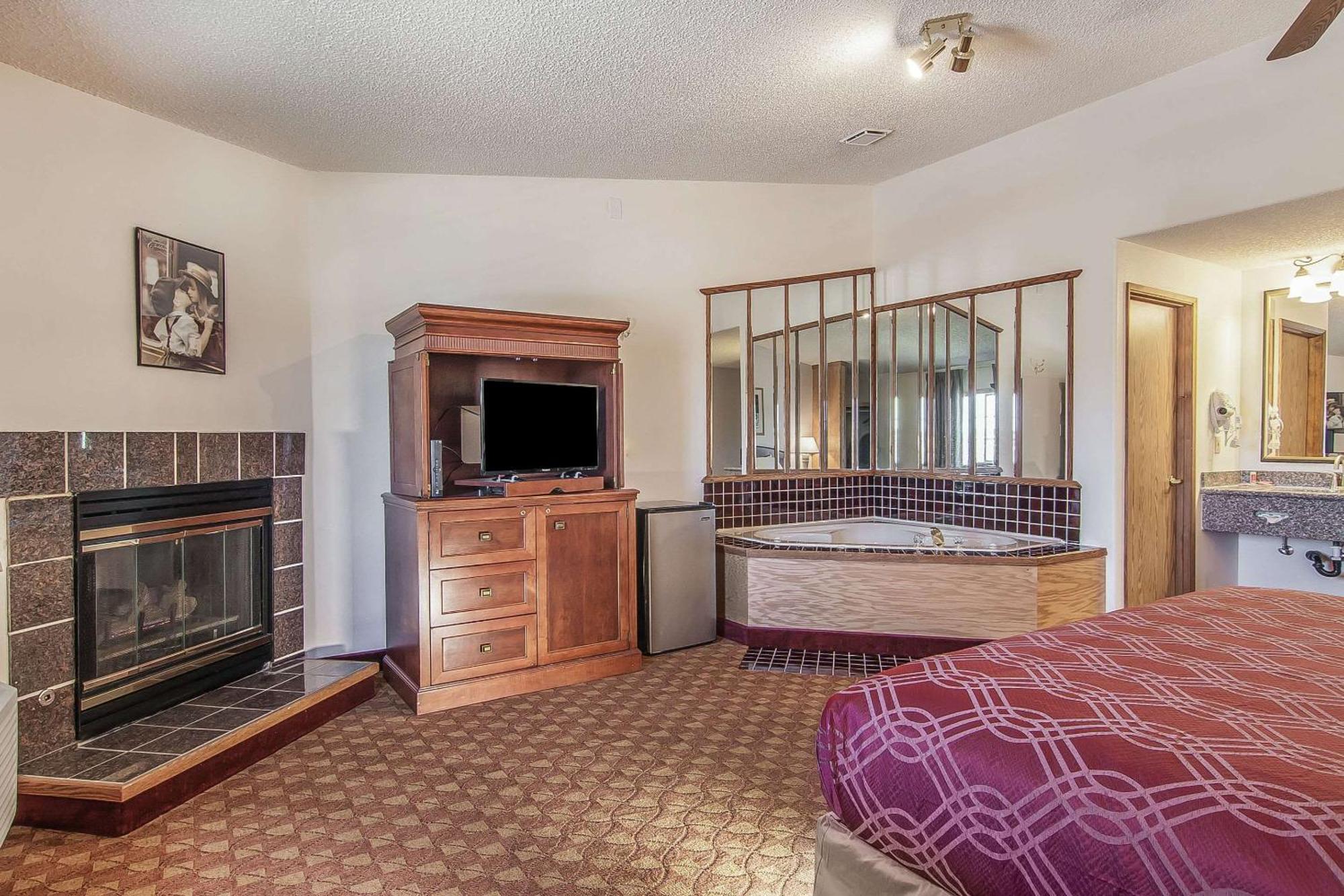 Econo Lodge Inn & Suites Madras Eksteriør bilde