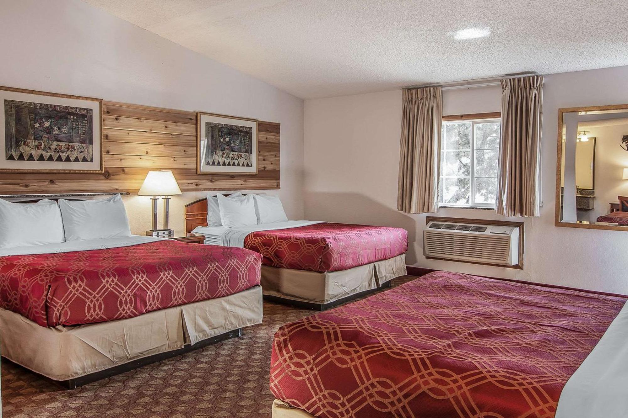Econo Lodge Inn & Suites Madras Eksteriør bilde