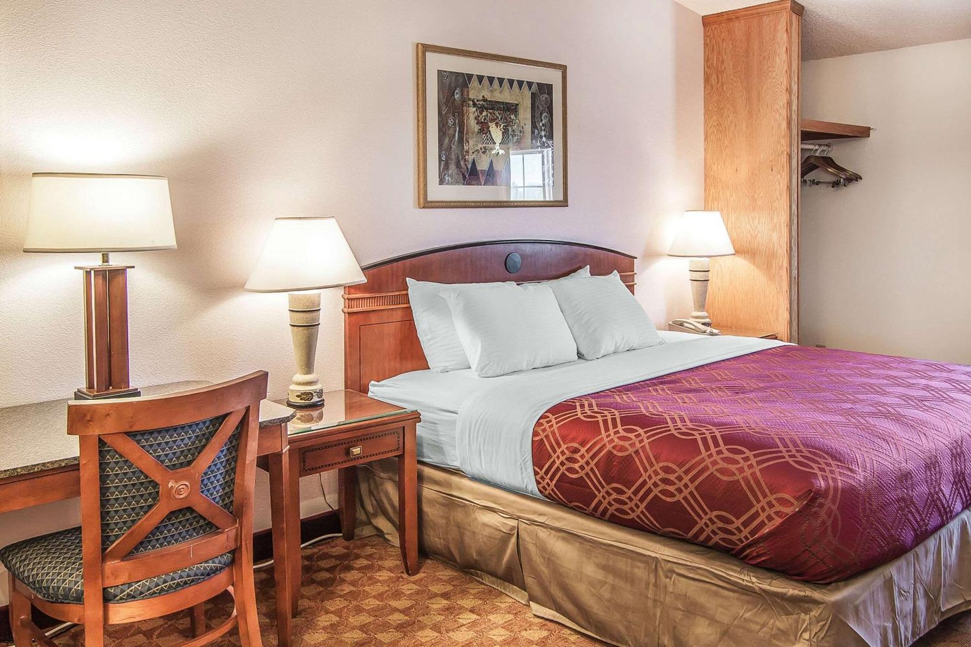 Econo Lodge Inn & Suites Madras Eksteriør bilde