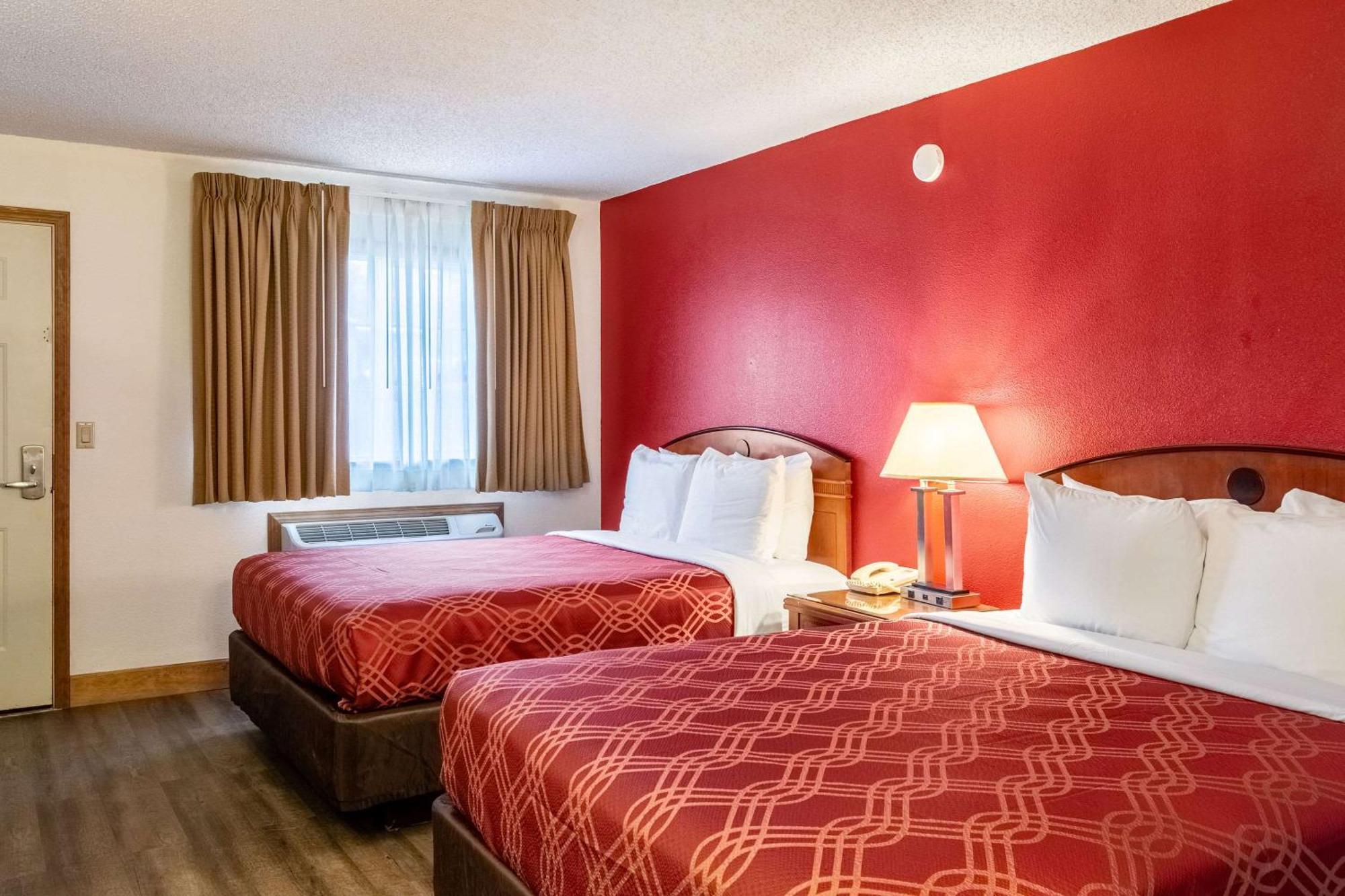 Econo Lodge Inn & Suites Madras Eksteriør bilde