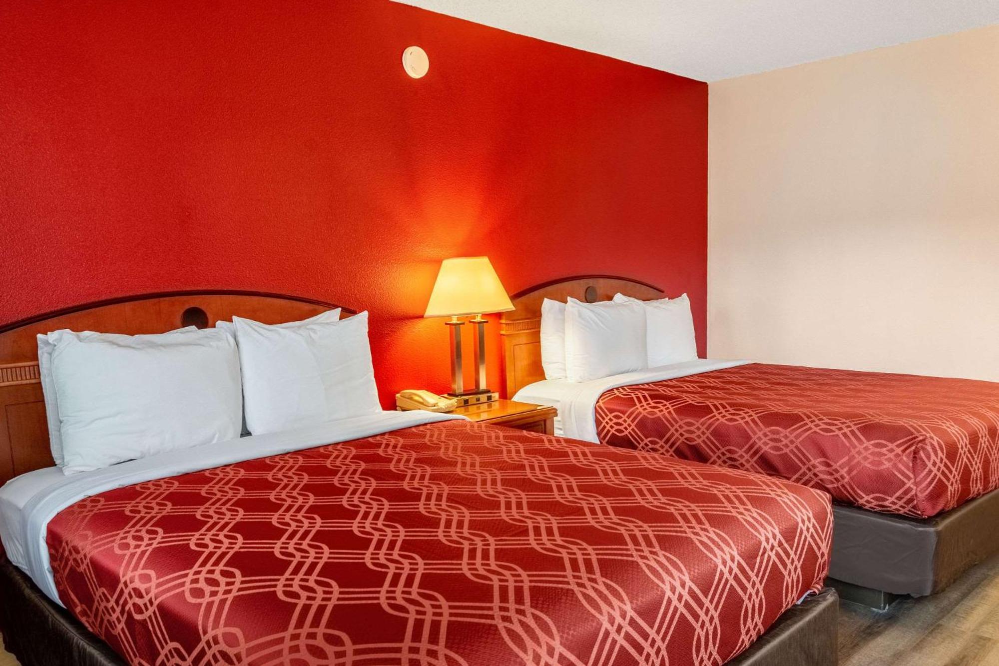 Econo Lodge Inn & Suites Madras Eksteriør bilde