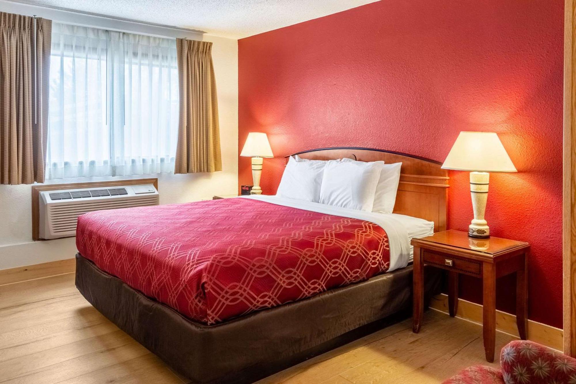 Econo Lodge Inn & Suites Madras Eksteriør bilde