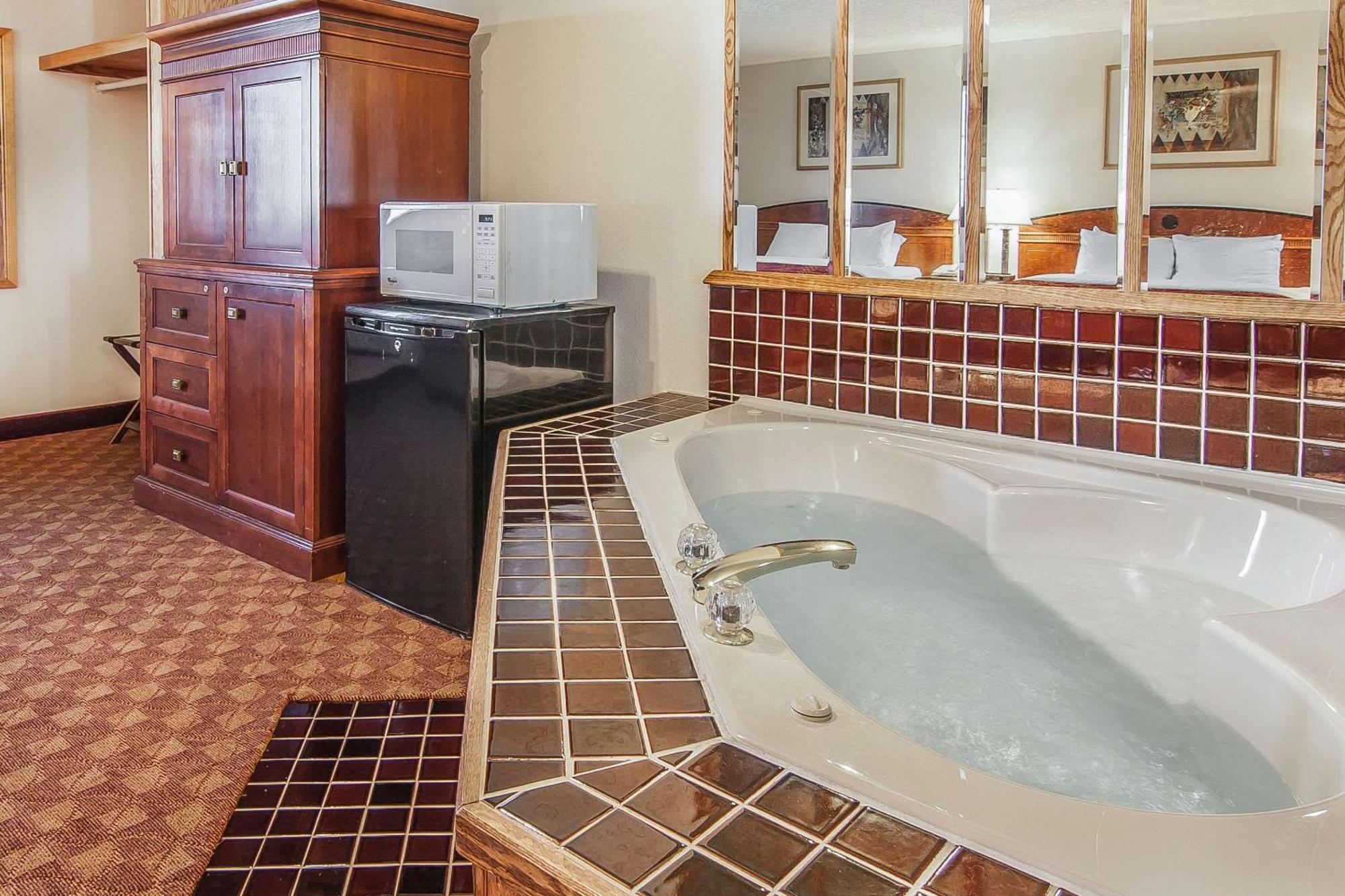 Econo Lodge Inn & Suites Madras Eksteriør bilde
