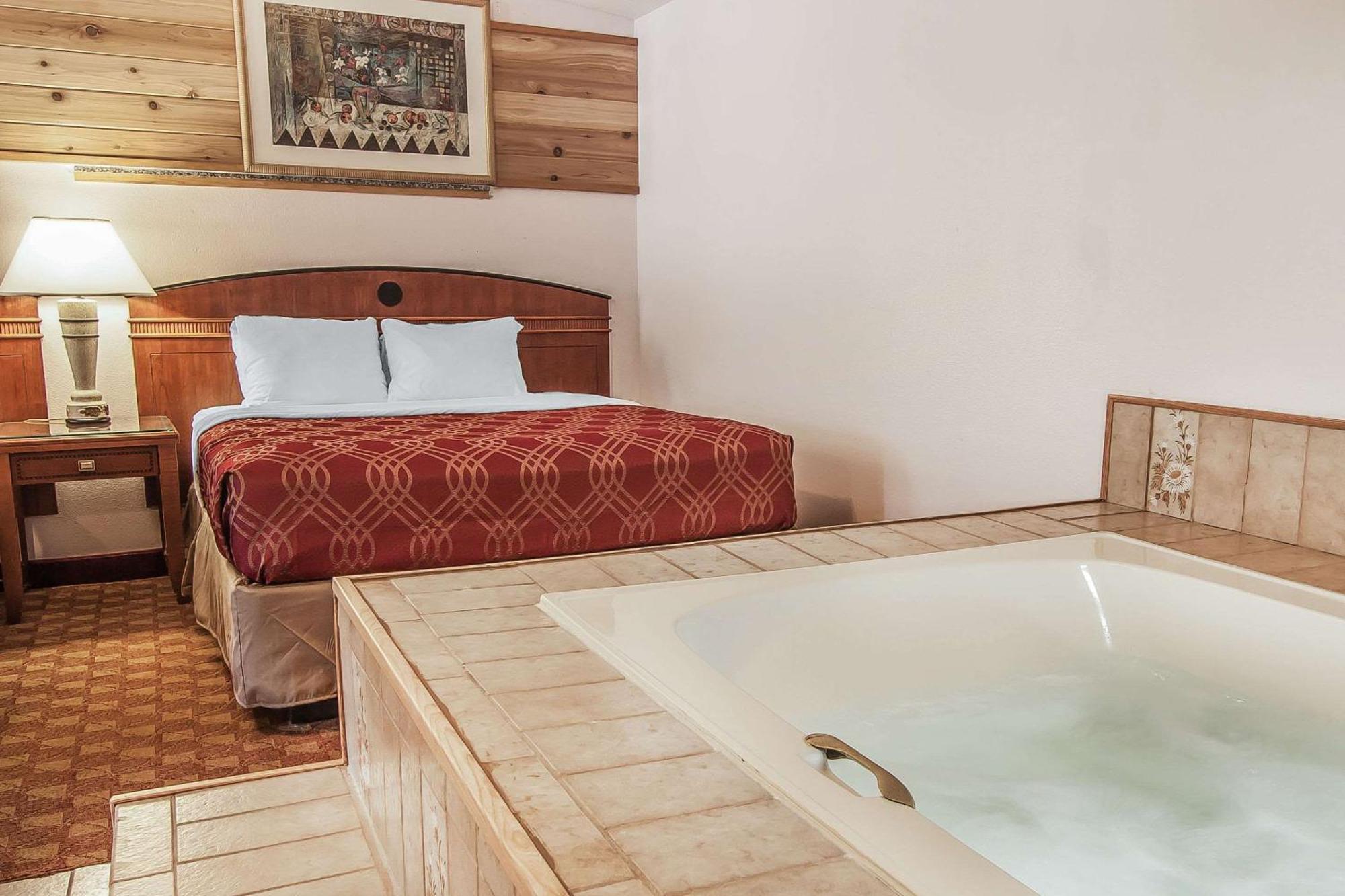 Econo Lodge Inn & Suites Madras Eksteriør bilde