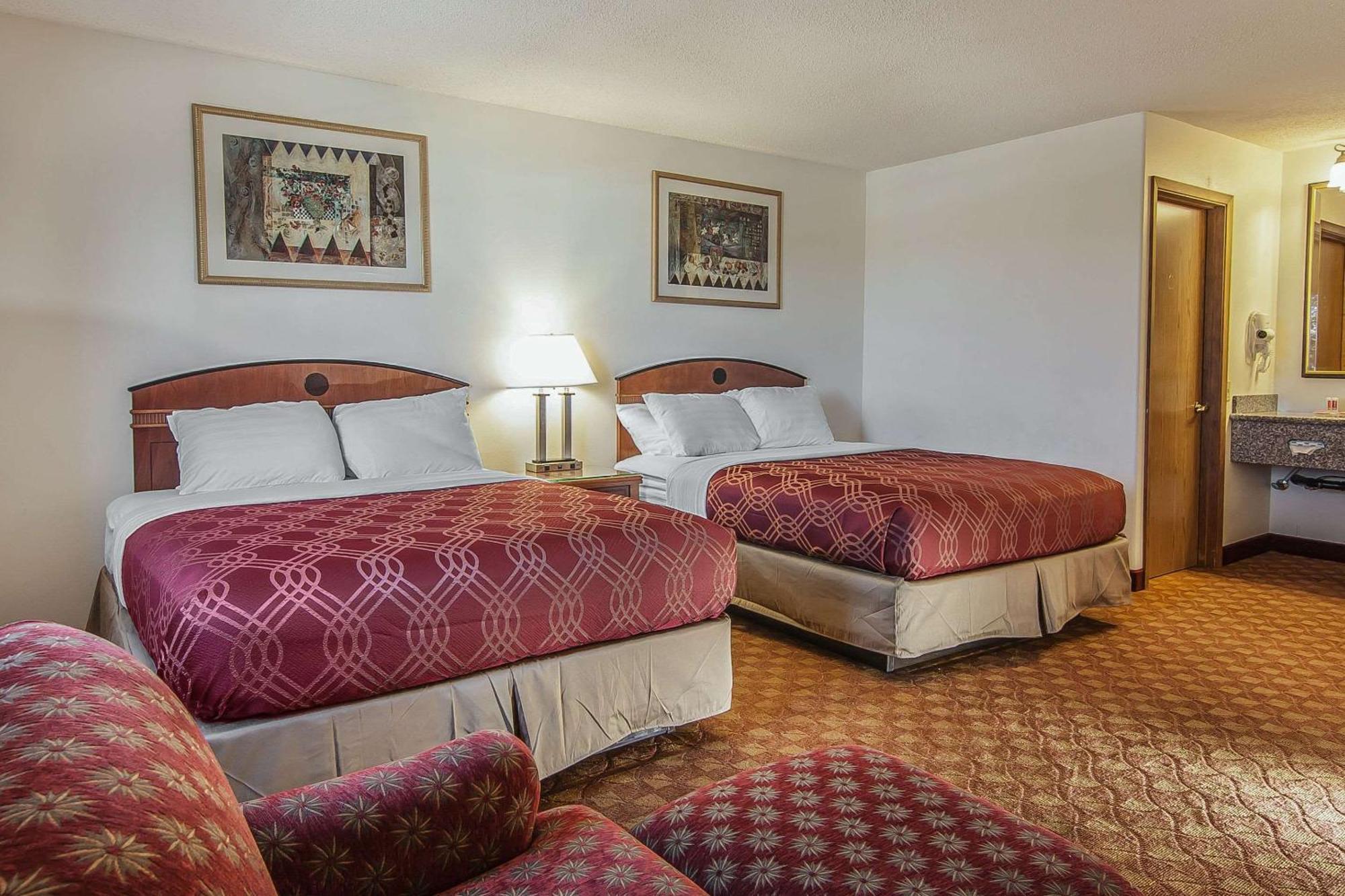 Econo Lodge Inn & Suites Madras Eksteriør bilde