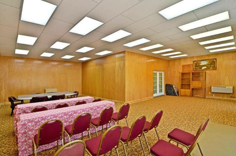 Econo Lodge Inn & Suites Madras Eksteriør bilde